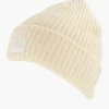 Beige Muts