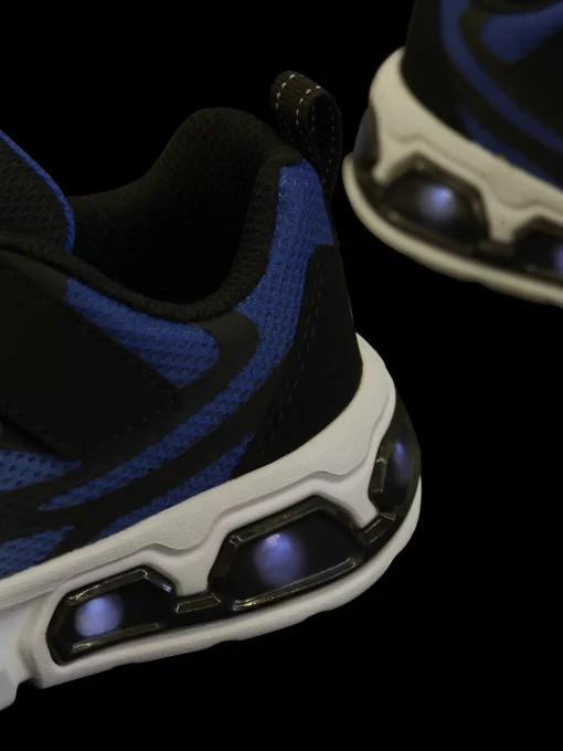 Blauwe Sneaker Lichtjes