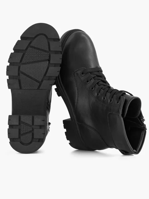 Zwarte Veterboot